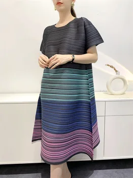 Женское плиссированное платье Miyake, Новинка лета 2023, Горизонтальные плиссированные платья средней длины в полоску с принтом, Повседневные темпераментные платья средней длины